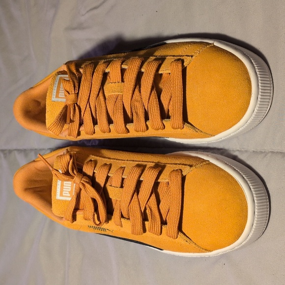 Puma Suede (10M) Orange and Black Sneakers - Picture 8 of 9
